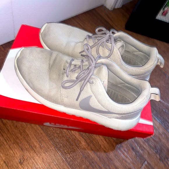 Nike roshe size 8.5 - Picture 2 of 2